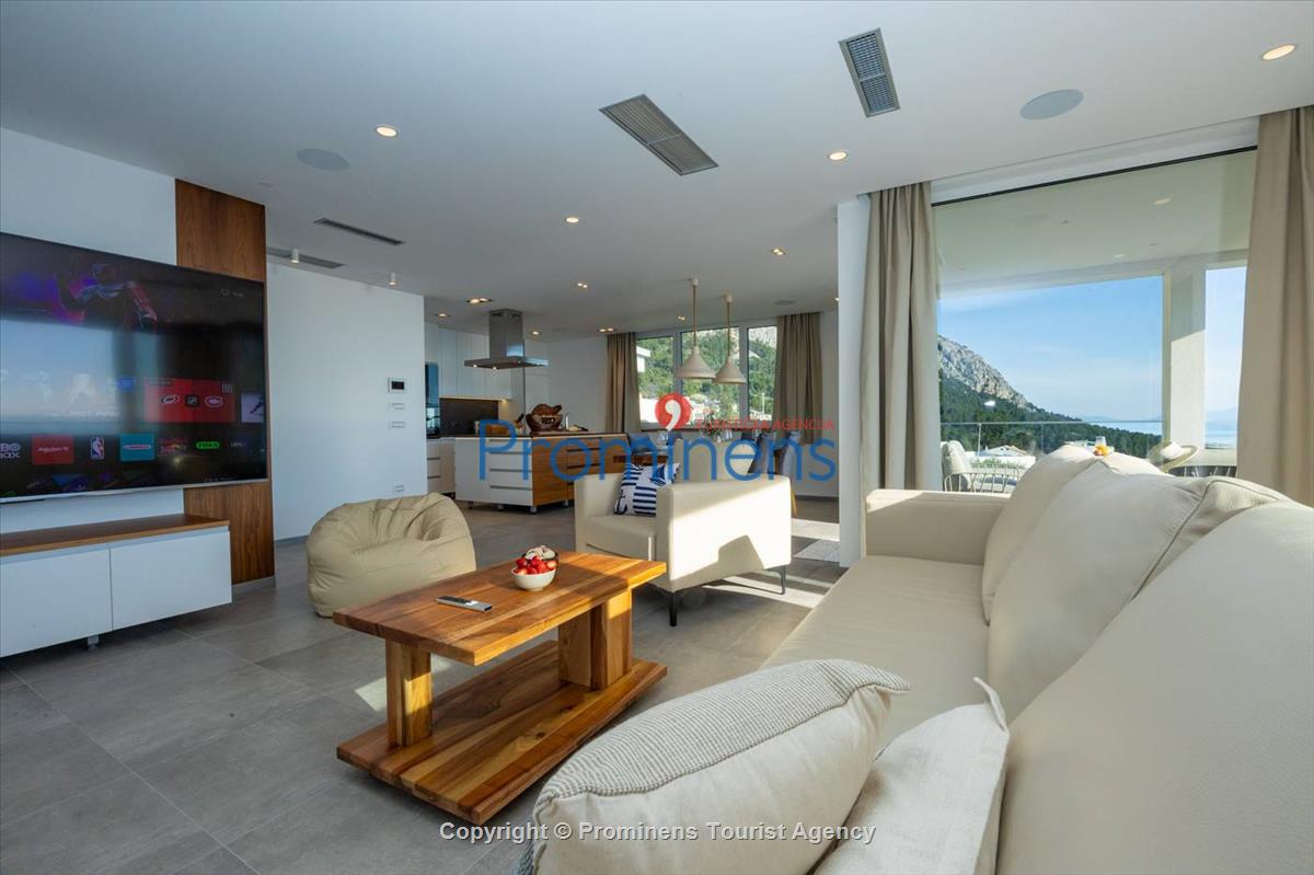 Luxus Penthouse Sara mit Meerblick, Dachterrasse mit Whirlpool, Sonnenliegen, Essbereich und Küche,  Parkplatz , E Ladestation inklusive. 