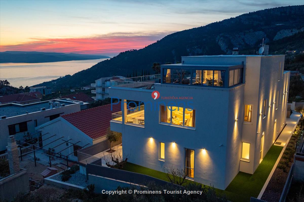 Luxus Penthouse Sara mit Meerblick, Dachterrasse mit Whirlpool, Sonnenliegen, Essbereich und Küche,  Parkplatz , E Ladestation inklusive. 
