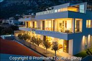 Luxus Penthouse Sara mit Meerblick, Dachterrasse mit Whirlpool, Sonnenliegen, Essbereich und Küche,  Parkplatz , E Ladestation inklusive. 