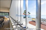 Luxus Penthouse Sara mit Meerblick, Dachterrasse mit Whirlpool, Sonnenliegen, Essbereich und Küche,  Parkplatz , E Ladestation inklusive. 