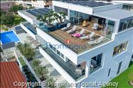 Luxus Penthouse Sara mit Meerblick, Dachterrasse mit Whirlpool, Sonnenliegen, Essbereich und Küche,  Parkplatz , E Ladestation inklusive. 