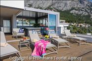 Luxus Penthouse Sara mit Meerblick, Dachterrasse mit Whirlpool, Sonnenliegen, Essbereich und Küche,  Parkplatz , E Ladestation inklusive. 