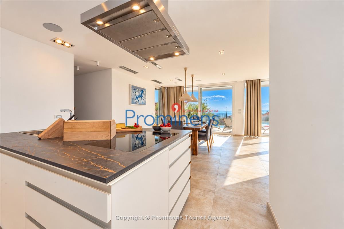 Exklusive Ferienwohnung Maja und Petra mit Pool in Makarska, 