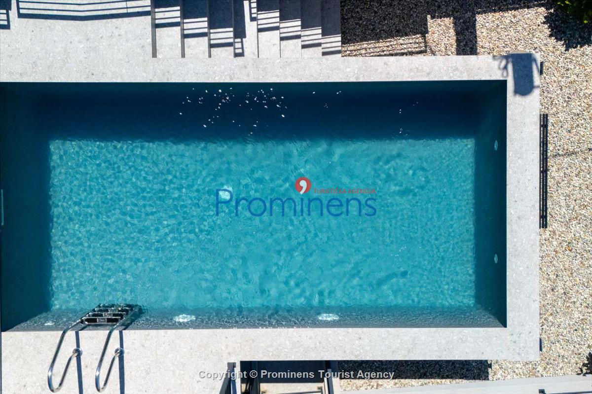 Villa Šime Brela – bazen, pogled na more, fitnes, 4 osobe