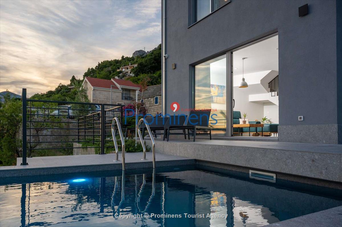 Villa Šime Brela – bazen, pogled na more, fitnes, 4 osobe