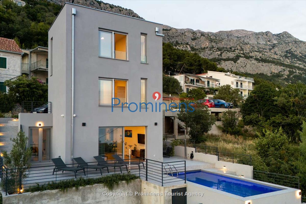 Villa Šime Brela – bazen, pogled na more, fitnes, 4 osobe