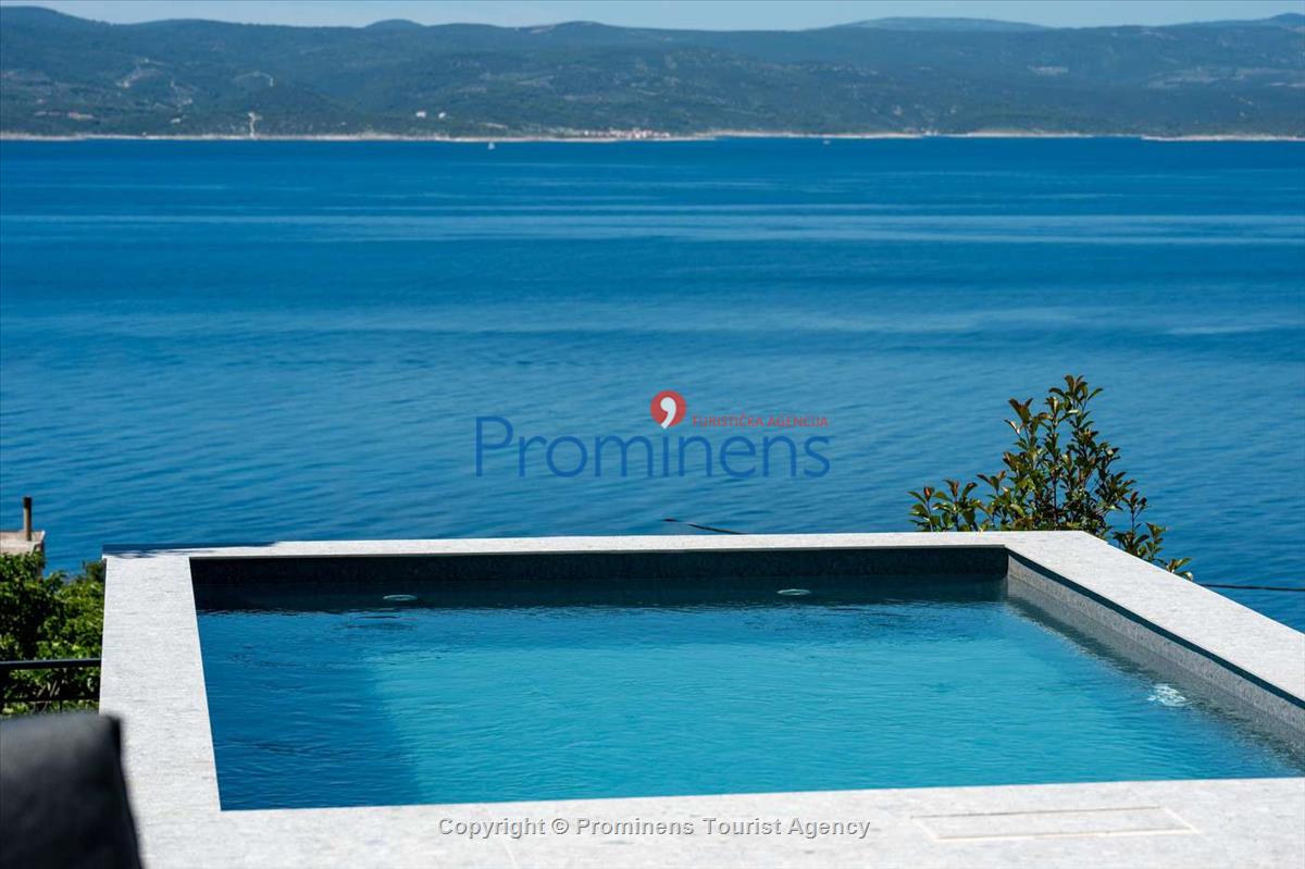Villa Šime Brela – bazen, pogled na more, fitnes, 4 osobe