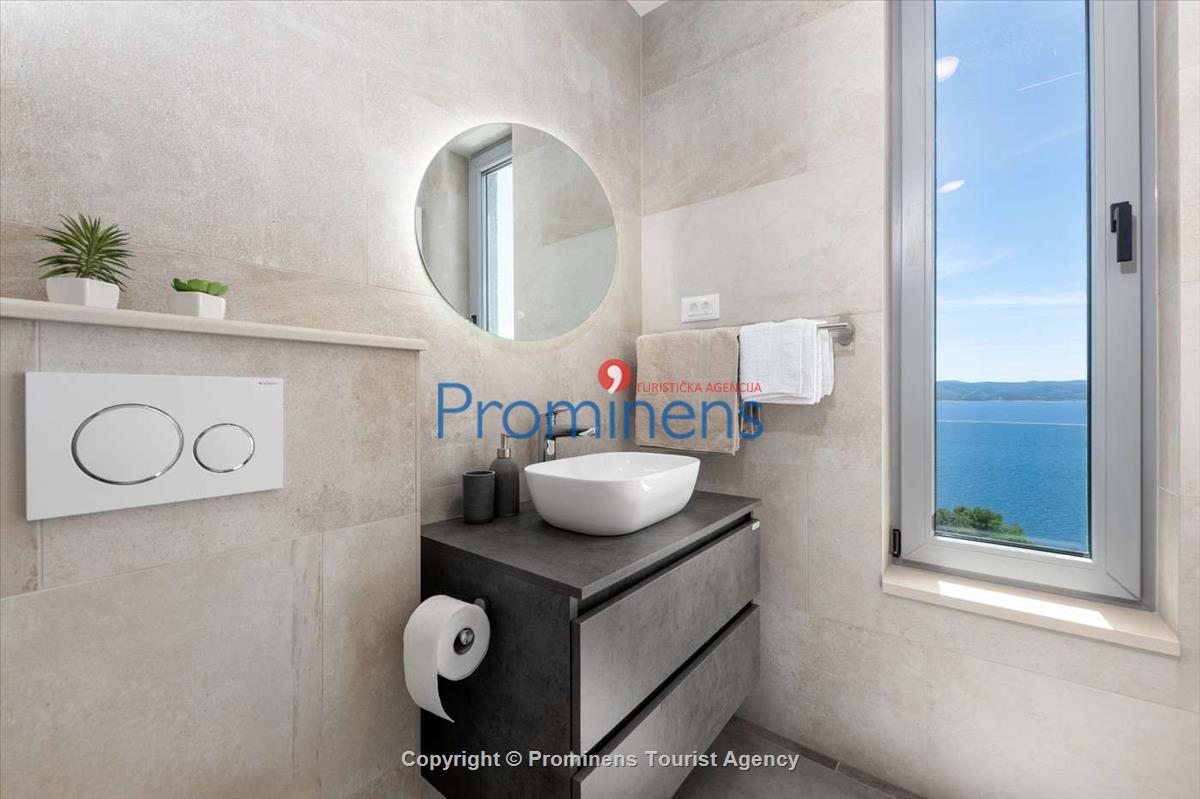 Villa Šime Brela – bazen, pogled na more, fitnes, 4 osobe