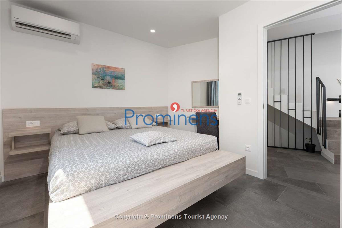 Villa Šime Brela – bazen, pogled na more, fitnes, 4 osobe