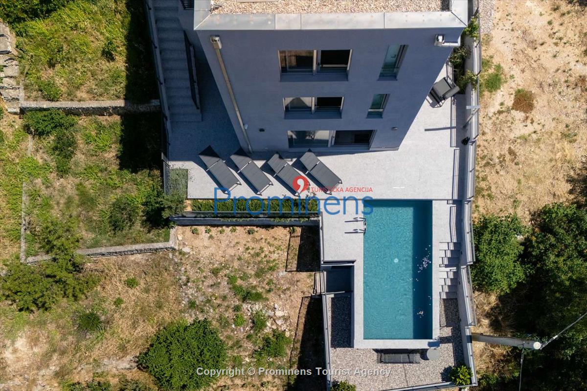 Villa Šime Brela – bazen, pogled na more, fitnes, 4 osobe