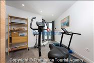 Villa Šime Brela – bazen, pogled na more, fitnes, 4 osobe