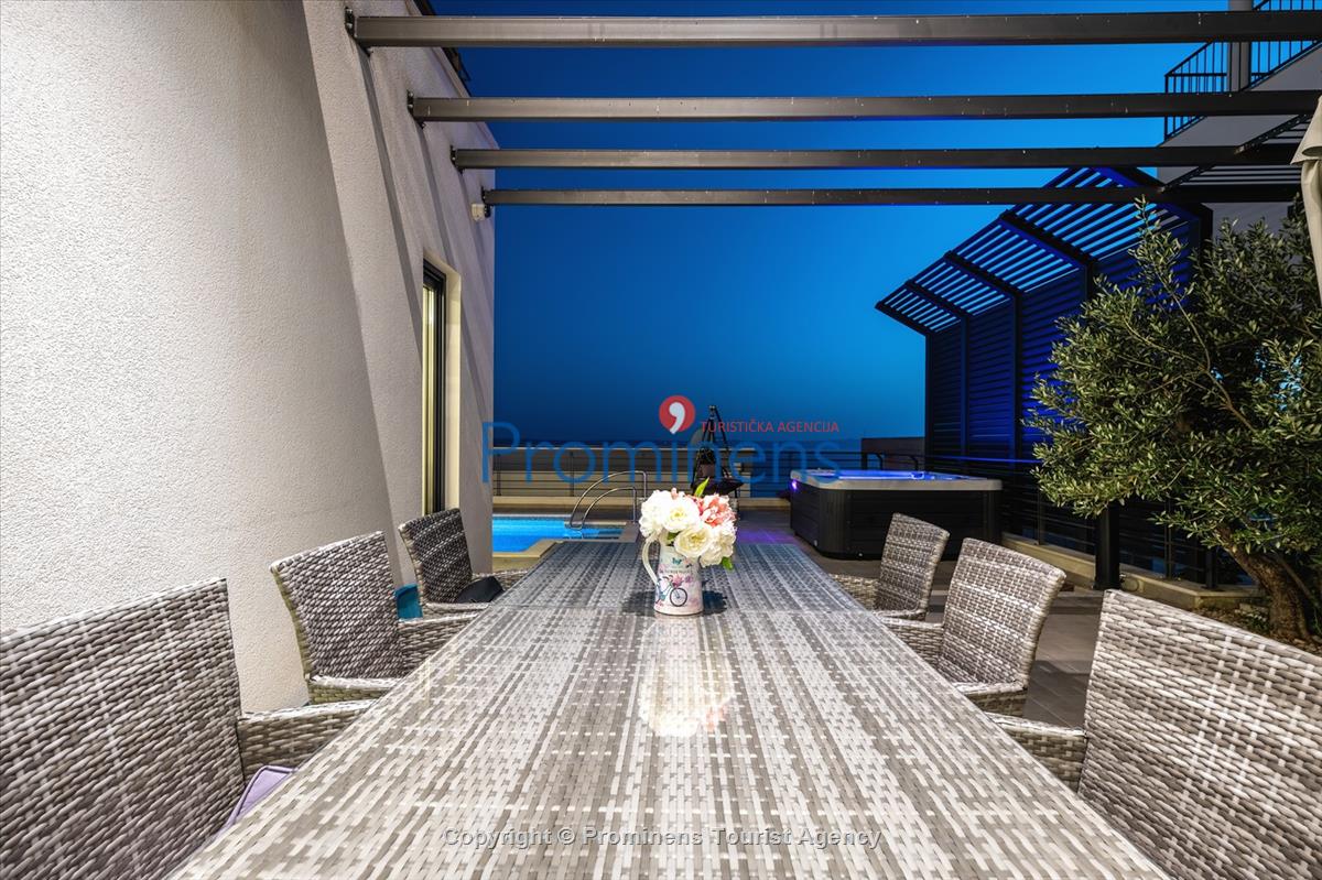 Villa Hota Makarska – Beheizter Pool, Whirlpool, Sauna, Fitnessraum, für 8 Personen