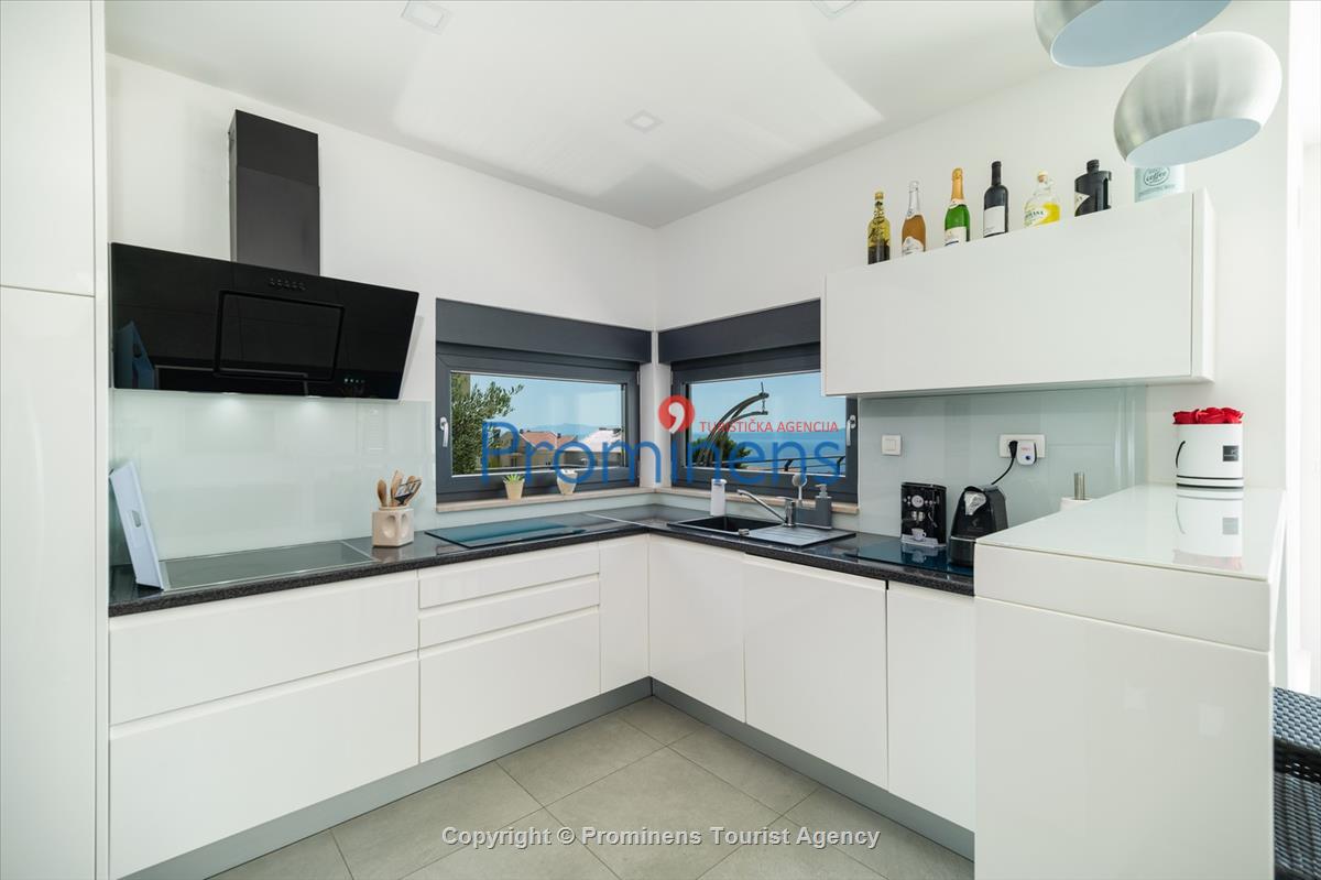 Villa Hota Makarska – Beheizter Pool, Whirlpool, Sauna, Fitnessraum, für 8 Personen