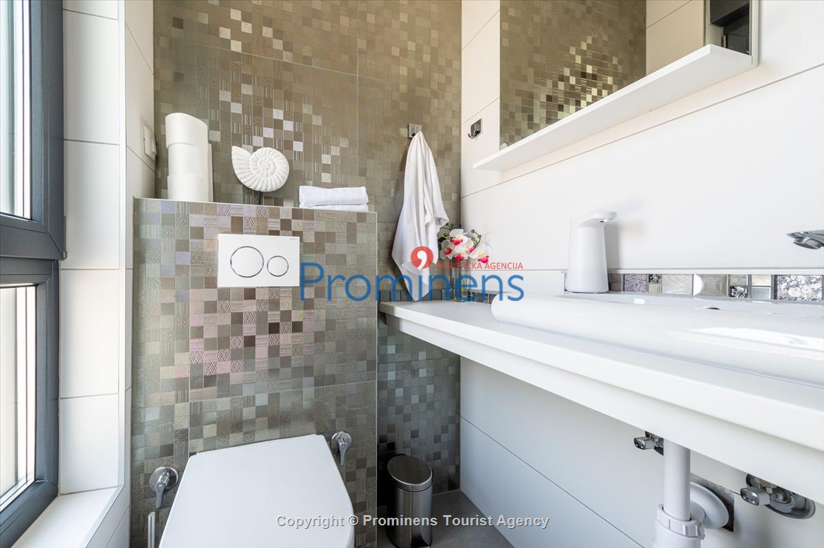 Villa Hota Makarska – Beheizter Pool, Whirlpool, Sauna, Fitnessraum, für 8 Personen