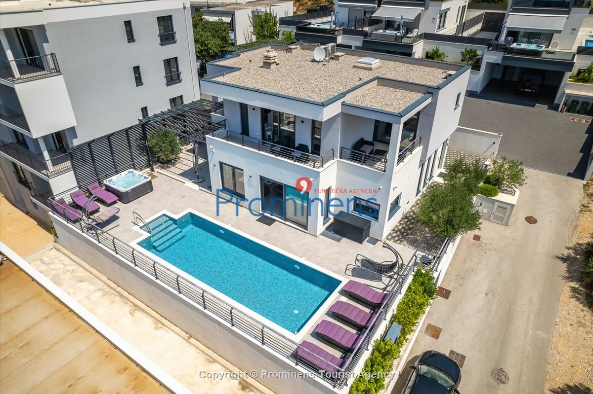 Villa Hota Makarska – Beheizter Pool, Whirlpool, Sauna, Fitnessraum, für 8 Personen