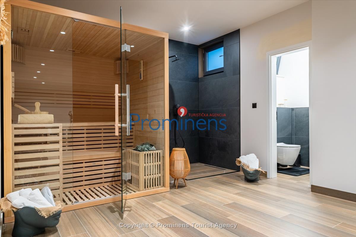 Villa Hota Makarska – Beheizter Pool, Whirlpool, Sauna, Fitnessraum, für 8 Personen