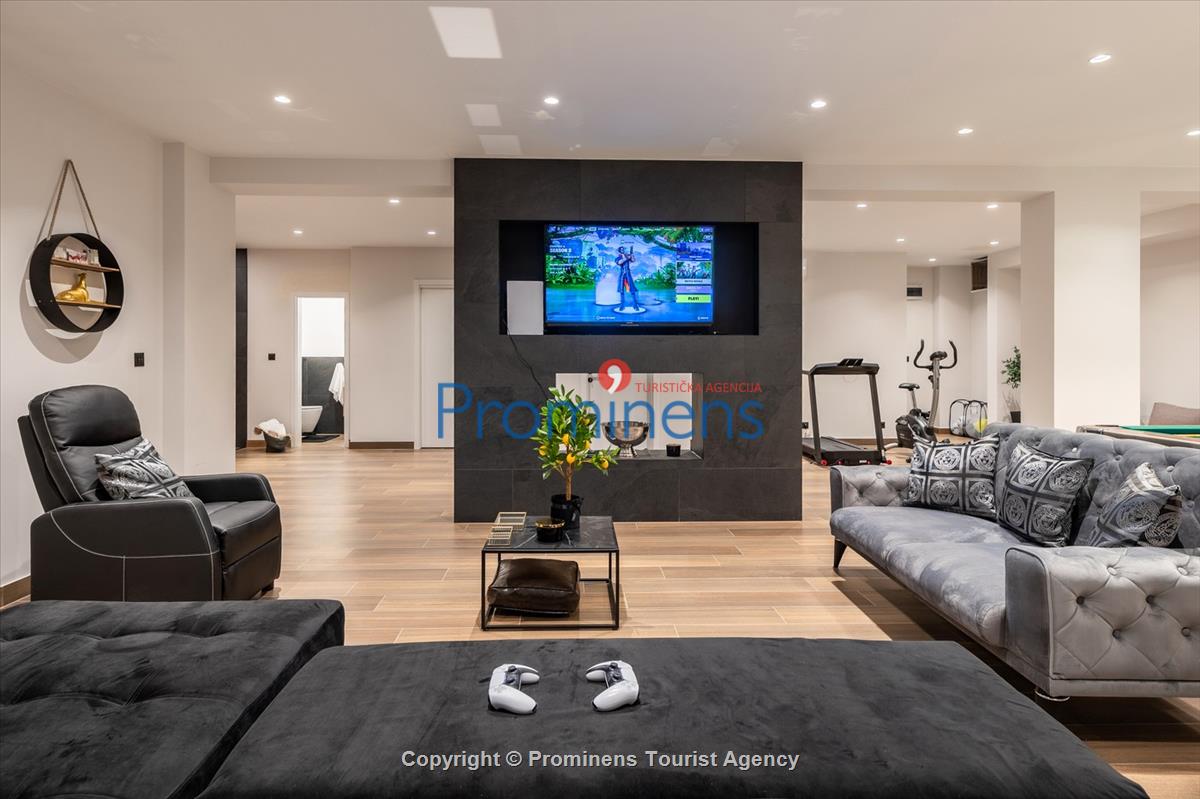 Villa Hota Makarska – Beheizter Pool, Whirlpool, Sauna, Fitnessraum, für 8 Personen