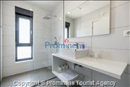 Villa Hota Makarska – Beheizter Pool, Whirlpool, Sauna, Fitnessraum, für 8 Personen
