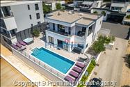 Villa Hota Makarska – Beheizter Pool, Whirlpool, Sauna, Fitnessraum, für 8 Personen