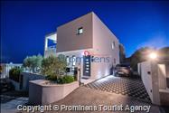 Villa Hota Makarska – Beheizter Pool, Whirlpool, Sauna, Fitnessraum, für 8 Personen