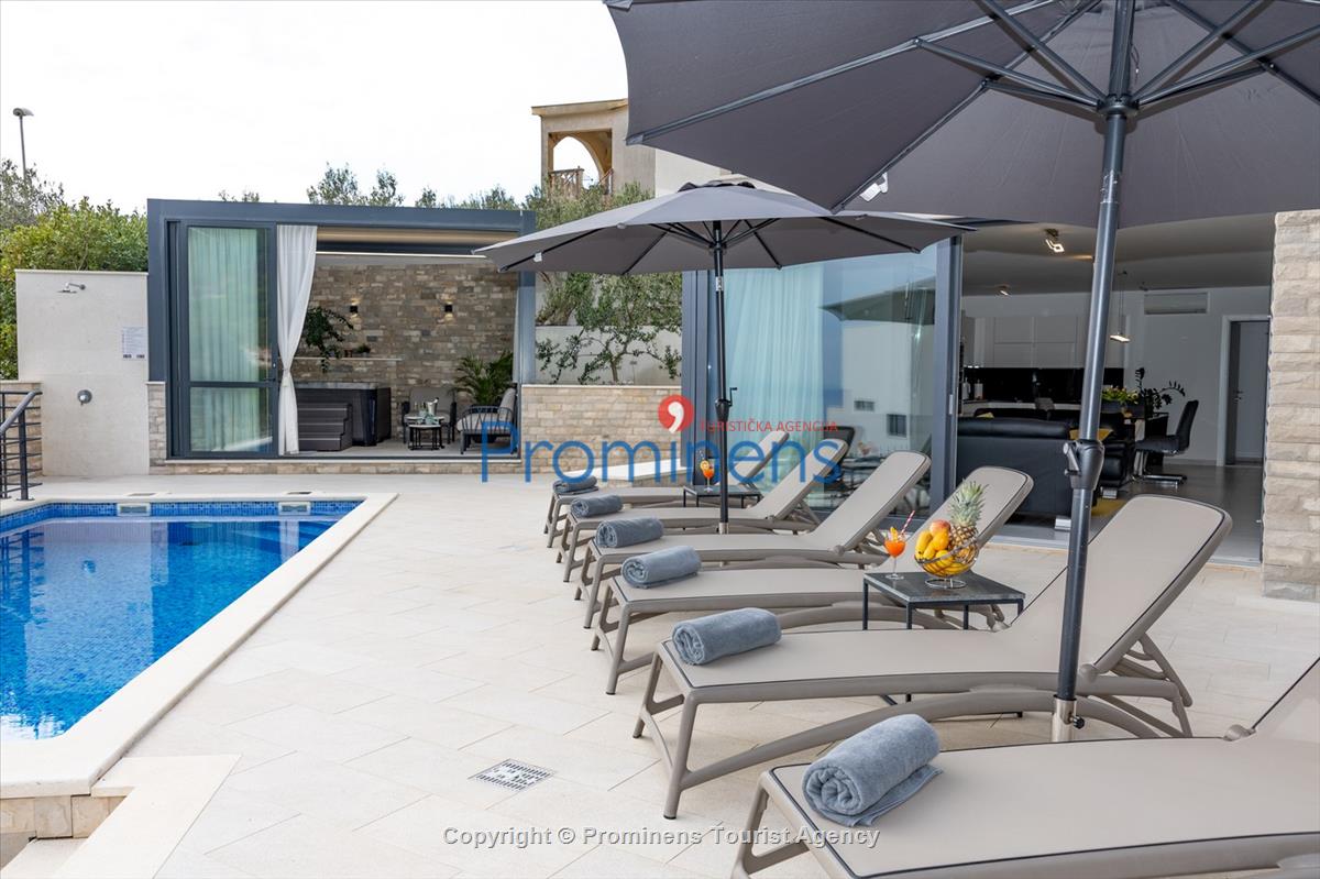 Ferienhaus Villa Oscar in Makarska mit beheiztem Pool, Whirlpool, Terrasse und Meerblick- ruhiger Familienurlaub