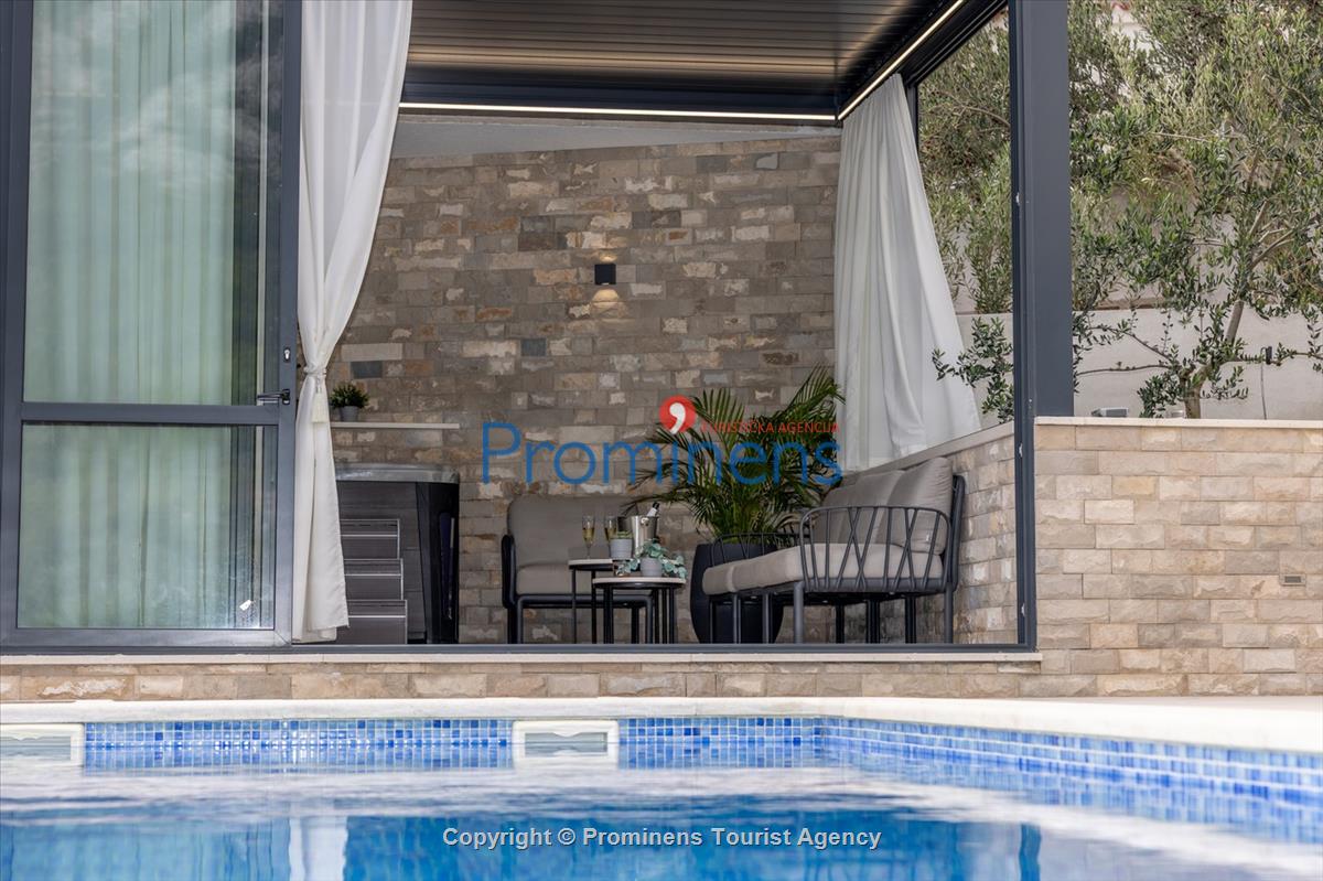 Ferienhaus Villa Oscar in Makarska mit beheiztem Pool, Whirlpool, Terrasse und Meerblick- ruhiger Familienurlaub