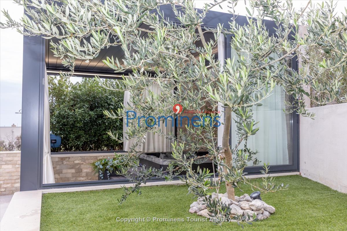 Ferienhaus Villa Oscar in Makarska mit beheiztem Pool, Whirlpool, Terrasse und Meerblick- ruhiger Familienurlaub