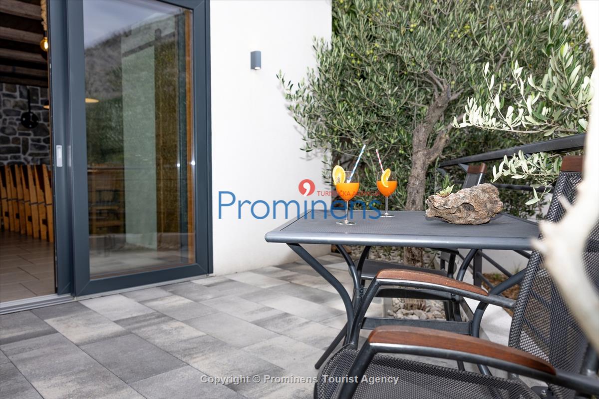 Ferienhaus Villa Oscar in Makarska mit beheiztem Pool, Whirlpool, Terrasse und Meerblick- ruhiger Familienurlaub