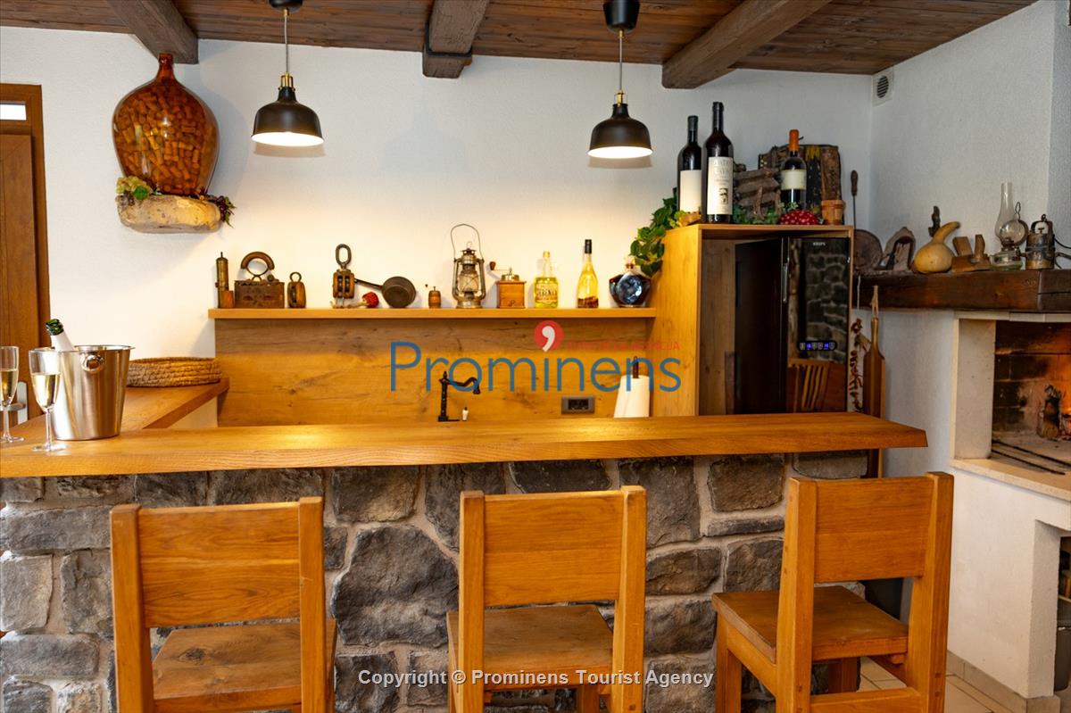 Ferienhaus Villa Oscar in Makarska mit beheiztem Pool, Whirlpool, Terrasse und Meerblick- ruhiger Familienurlaub