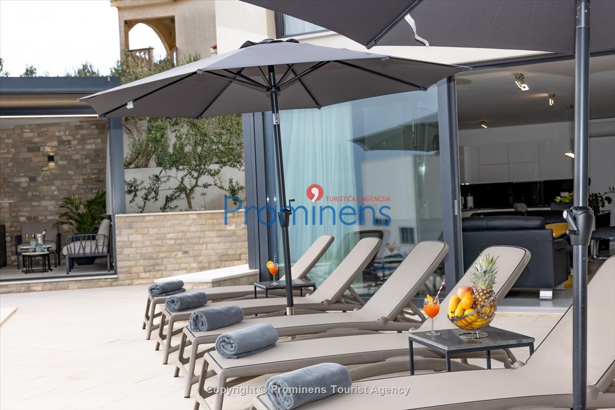 Ferienhaus Villa Oscar in Makarska mit beheiztem Pool, Whirlpool, Terrasse und Meerblick- ruhiger Familienurlaub