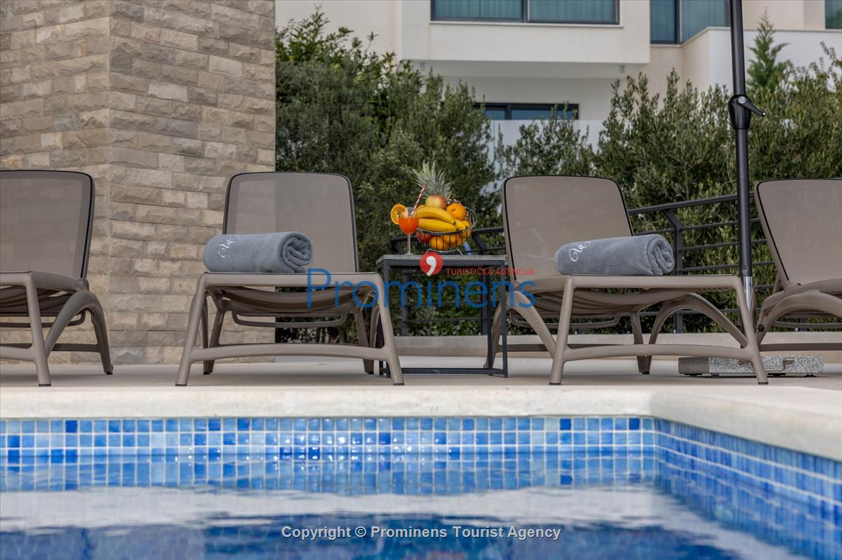 Ferienhaus Villa Oscar in Makarska mit beheiztem Pool, Whirlpool, Terrasse und Meerblick- ruhiger Familienurlaub