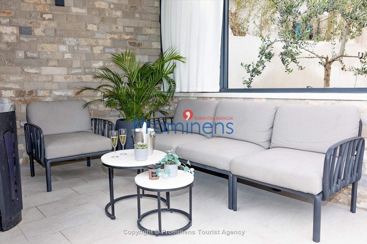 Ferienhaus Villa Oscar in Makarska mit beheiztem Pool, Whirlpool, Terrasse und Meerblick- ruhiger Familienurlaub