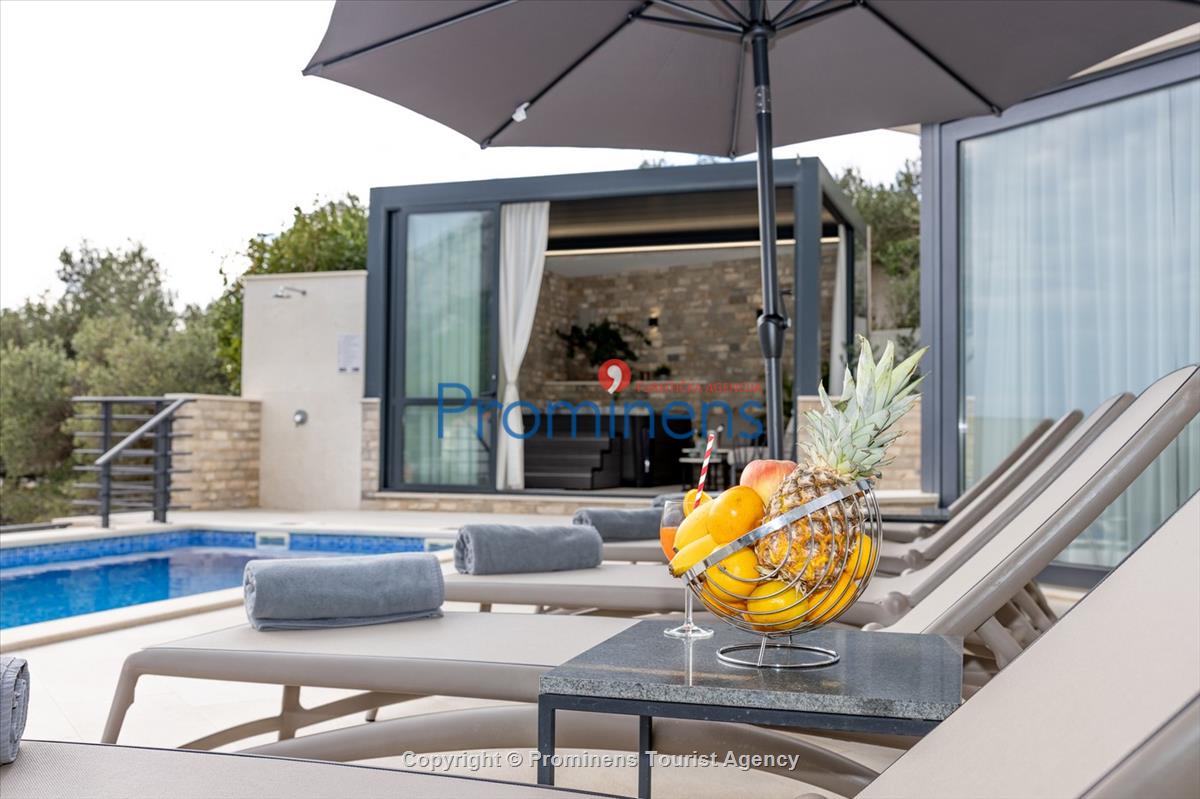 Ferienhaus Villa Oscar in Makarska mit beheiztem Pool, Whirlpool, Terrasse und Meerblick- ruhiger Familienurlaub