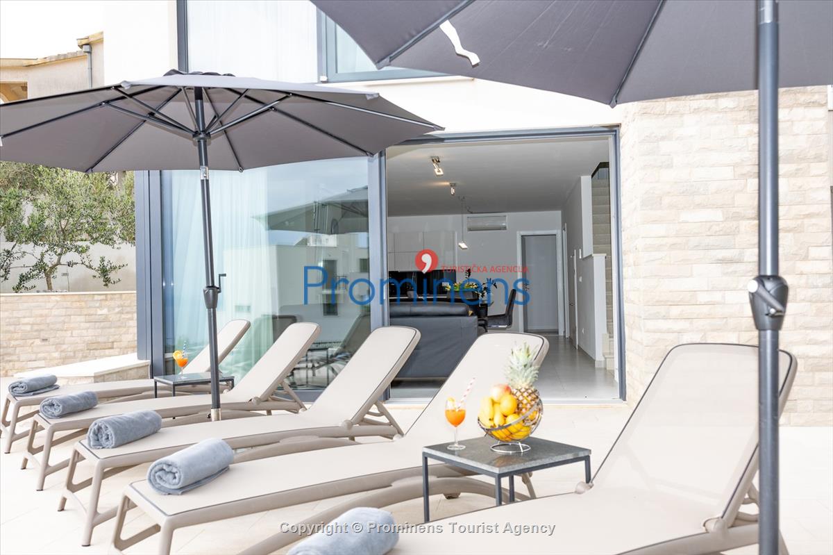 Ferienhaus Villa Oscar in Makarska mit beheiztem Pool, Whirlpool, Terrasse und Meerblick- ruhiger Familienurlaub