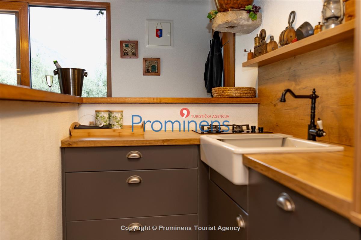 Ferienhaus Villa Oscar in Makarska mit beheiztem Pool, Whirlpool, Terrasse und Meerblick- ruhiger Familienurlaub