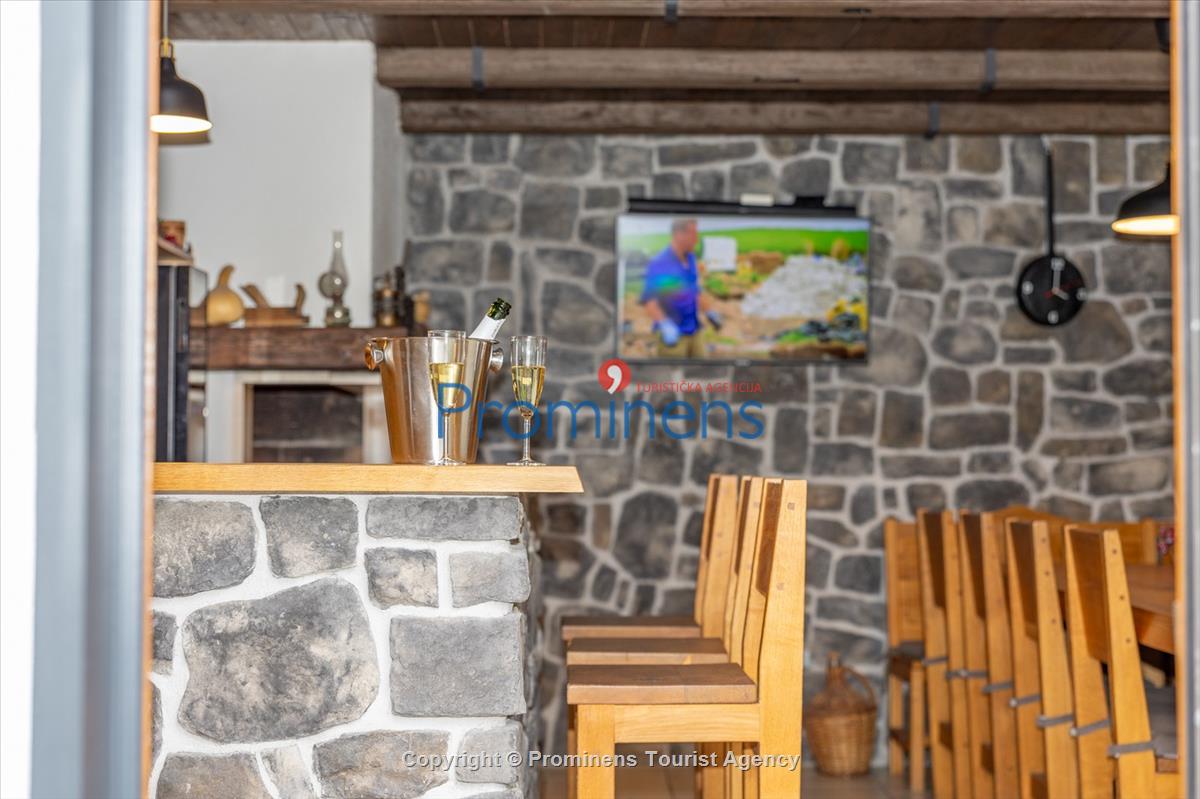 Ferienhaus Villa Oscar in Makarska mit beheiztem Pool, Whirlpool, Terrasse und Meerblick- ruhiger Familienurlaub