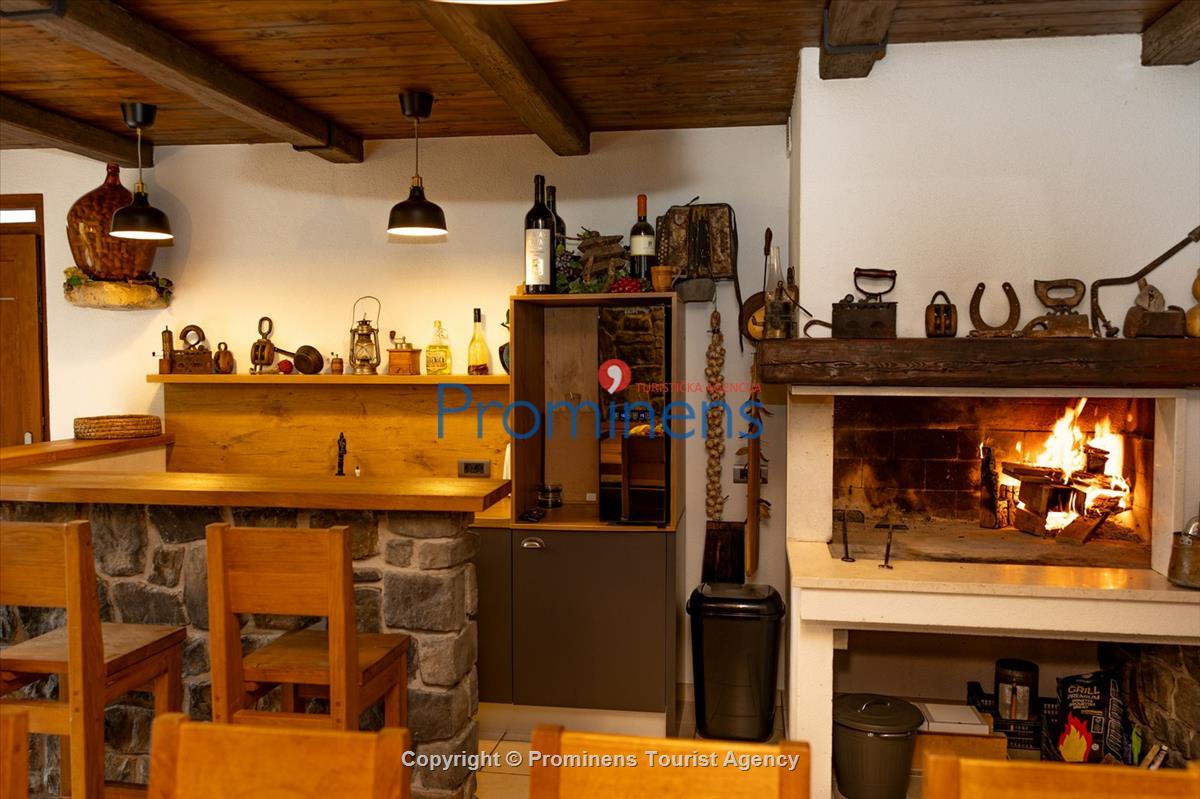 Ferienhaus Villa Oscar in Makarska mit beheiztem Pool, Whirlpool, Terrasse und Meerblick- ruhiger Familienurlaub