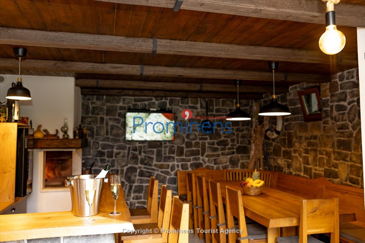 Ferienhaus Villa Oscar in Makarska mit beheiztem Pool, Whirlpool, Terrasse und Meerblick- ruhiger Familienurlaub