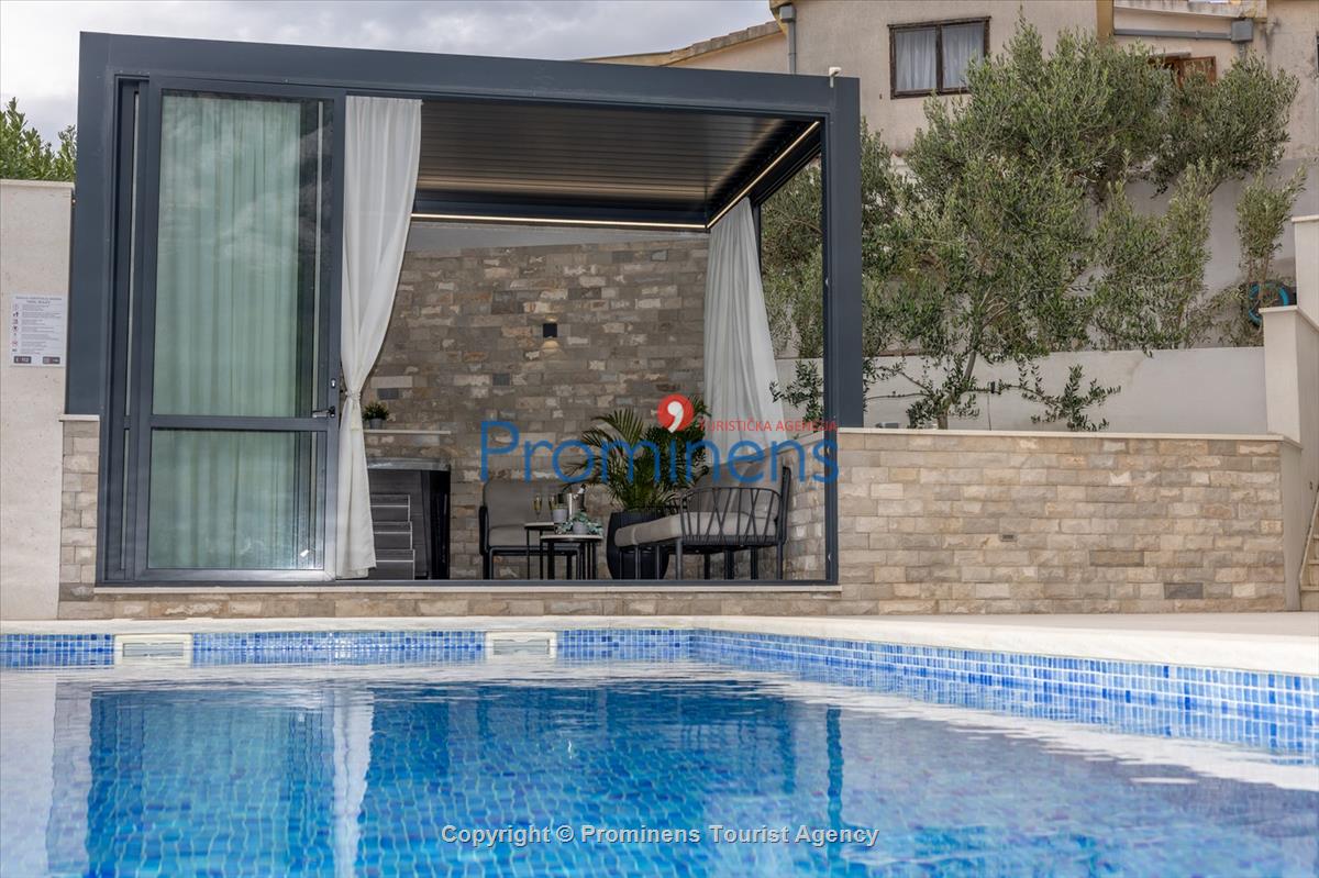 Ferienhaus Villa Oscar in Makarska mit beheiztem Pool, Whirlpool, Terrasse und Meerblick- ruhiger Familienurlaub