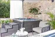 Ferienhaus Villa Oscar in Makarska mit beheiztem Pool, Whirlpool, Terrasse und Meerblick- ruhiger Familienurlaub