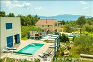  Ferienhaus mit beheiztem Pool und drei Schlafzimmern an der atemberaubenden Makarska Riviera in Kroatien