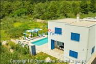  Ferienhaus mit beheiztem Pool und drei Schlafzimmern an der atemberaubenden Makarska Riviera in Kroatien