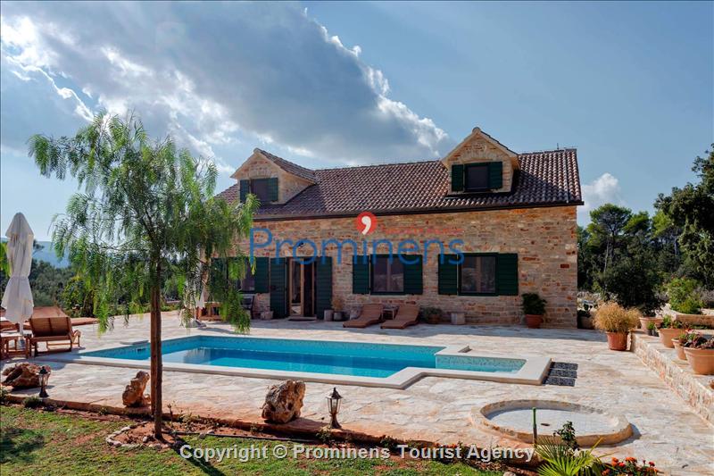 Mieten Sie ein Ferienhaus mit Pool in Makarska, Kroatien in der Region Dalmatien und verbringen Sie Ihren Urlaub mit Ihrem Hund. 
